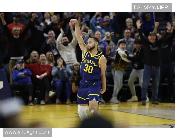 模仿库里的足球明星如何在球场上展现独特风格与技巧的完美结合 模仿库里的足球明星如何在球场上展现独特风格与技巧的完美结合