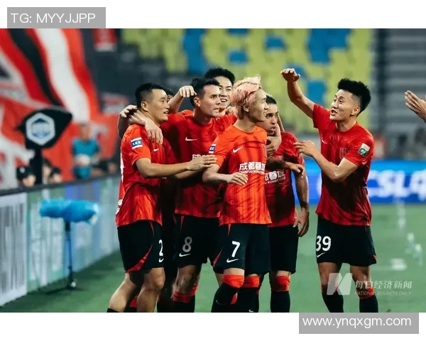 赛后分析广州足球队与成都足球队的团队配合与战术执行情况