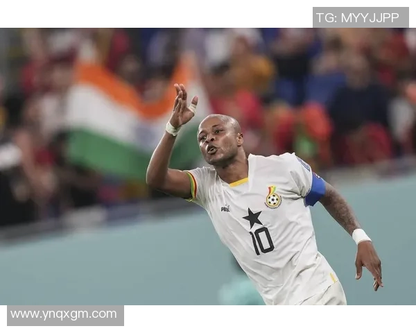 足球明星与儿子的温情故事在绿茵场上绽放的亲情与梦想交织的旅程 足球明星与儿子的温情故事在绿茵场上绽放的亲情与梦想交织的旅程